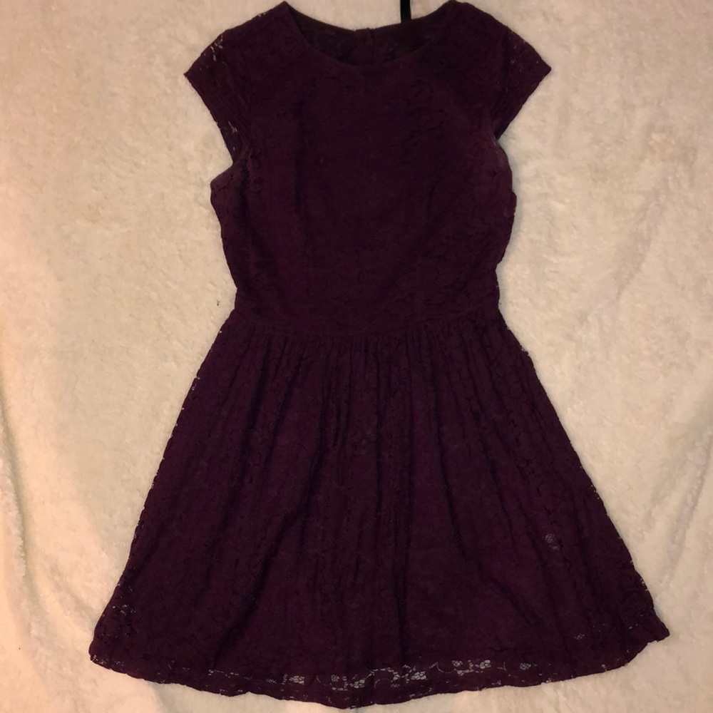 Burgundy Lace short sleeve dress